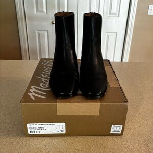 Madewell Black Leather Essex Square-Toe Ankle Boots. Size 7.5